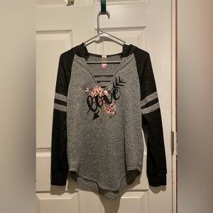 Juniors’ Pull Over Lightweight Hoodie in Great Condition. Size L (11-13). $7